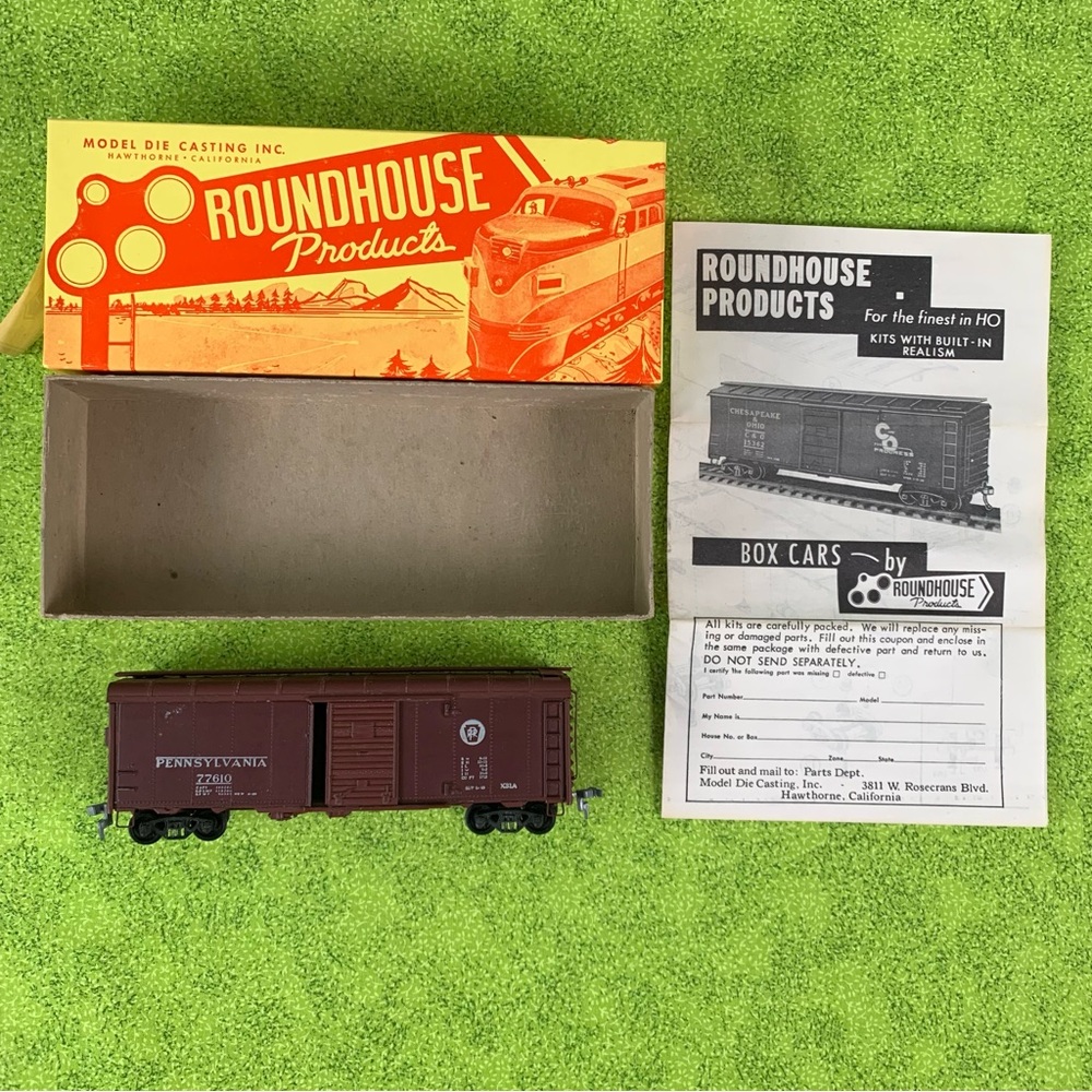 Roundhouse Products “Pennsylvania” Brown Metal HO Train Box Car.